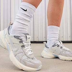 Amazon | [ナイキ] V2K ラン W V2K RUN ライトボーン/ライト